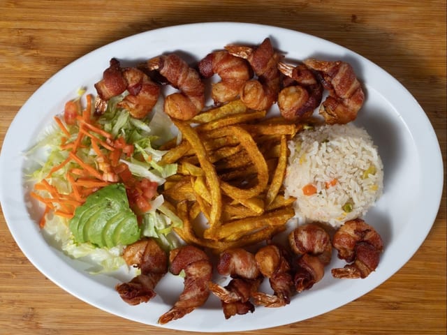 Camarones Con Tocino.